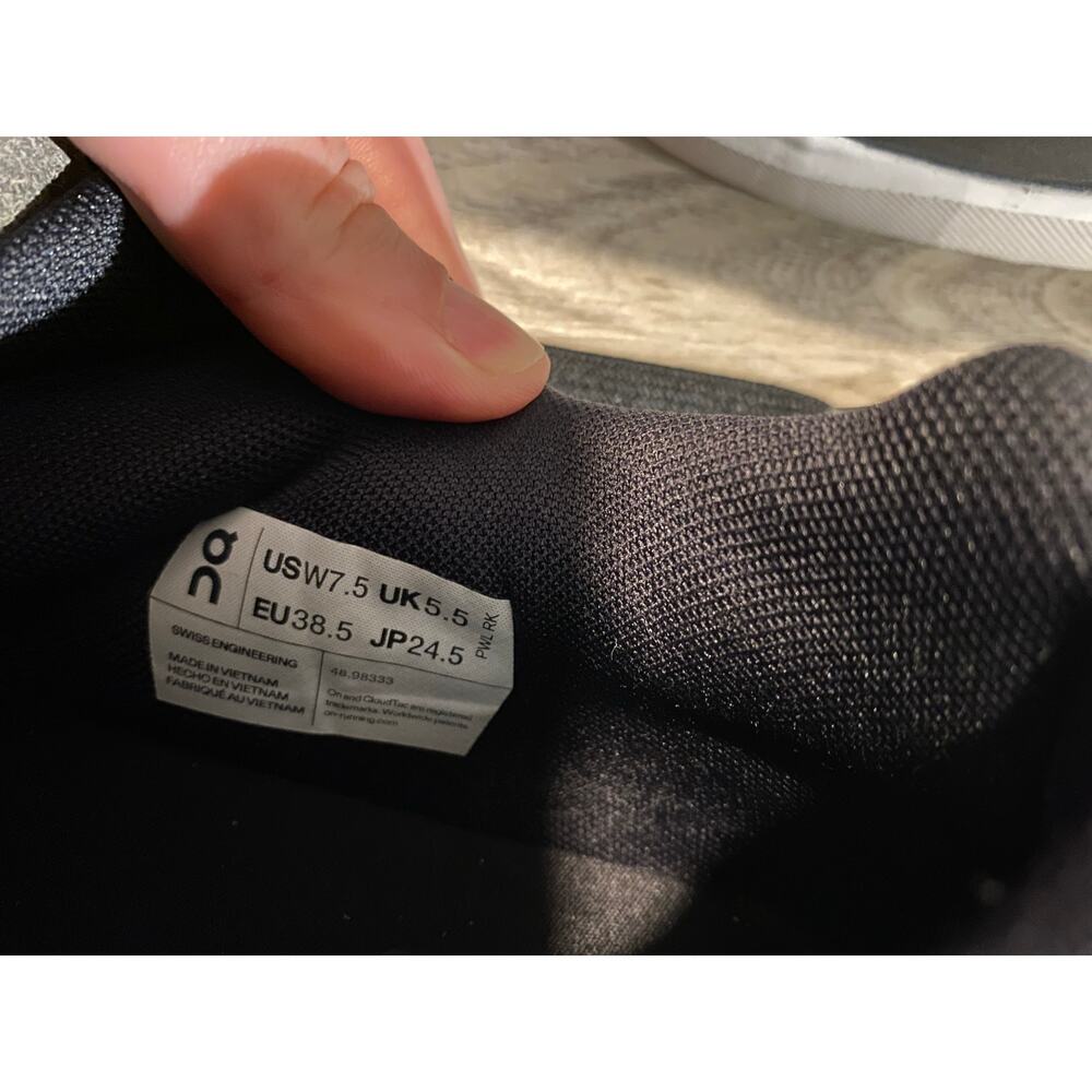 On Running The Roger Clubhouse Sneakers Black White Womens 7.5 - Picture 3 of 13